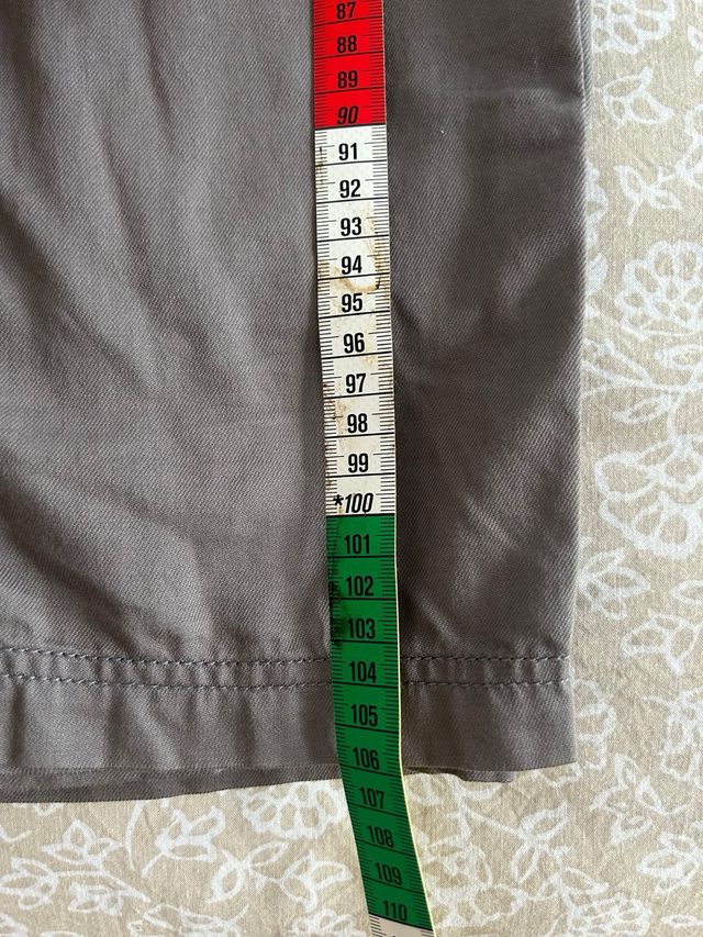 Pantalón ligero con pinza y abombachado de Bershka