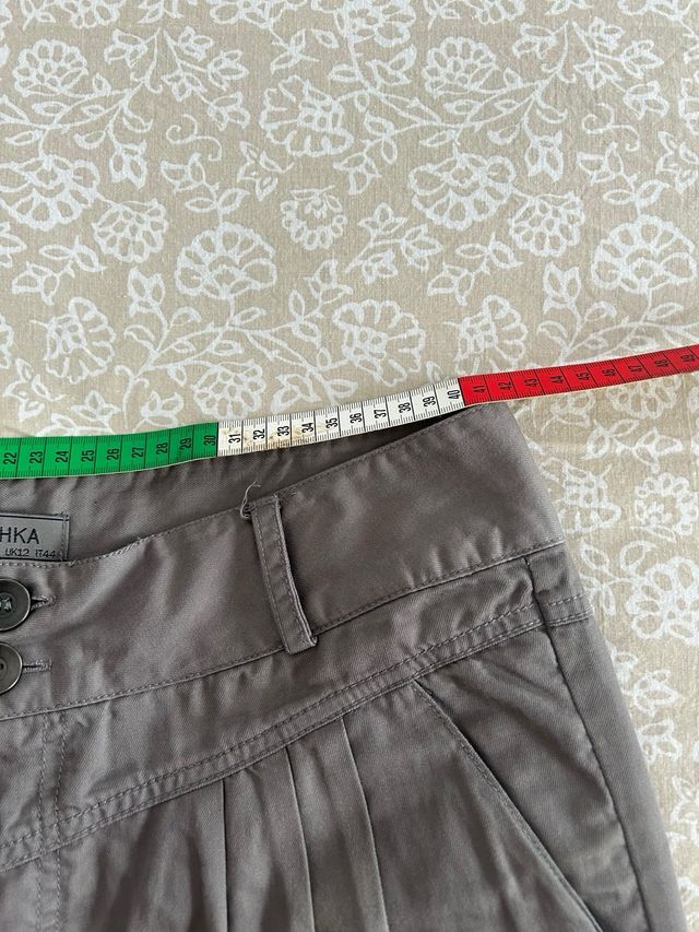 Pantalón ligero con pinza y abombachado de Bershka