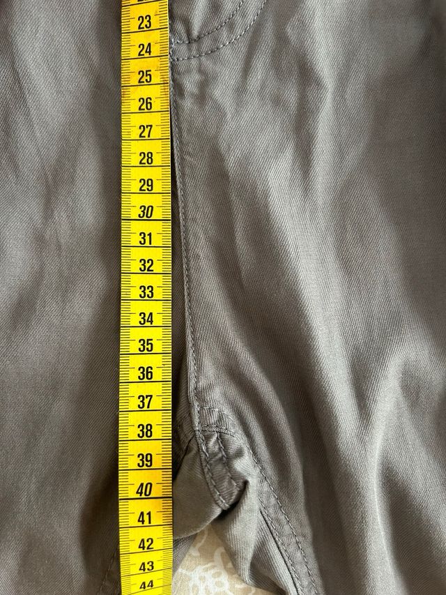 Pantalón ligero con pinza y abombachado de Bershka