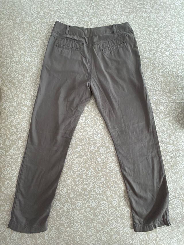 Pantalón ligero con pinza y abombachado de Bershka