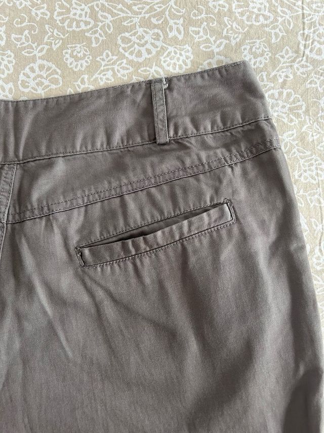 Pantalón ligero con pinza y abombachado de Bershka
