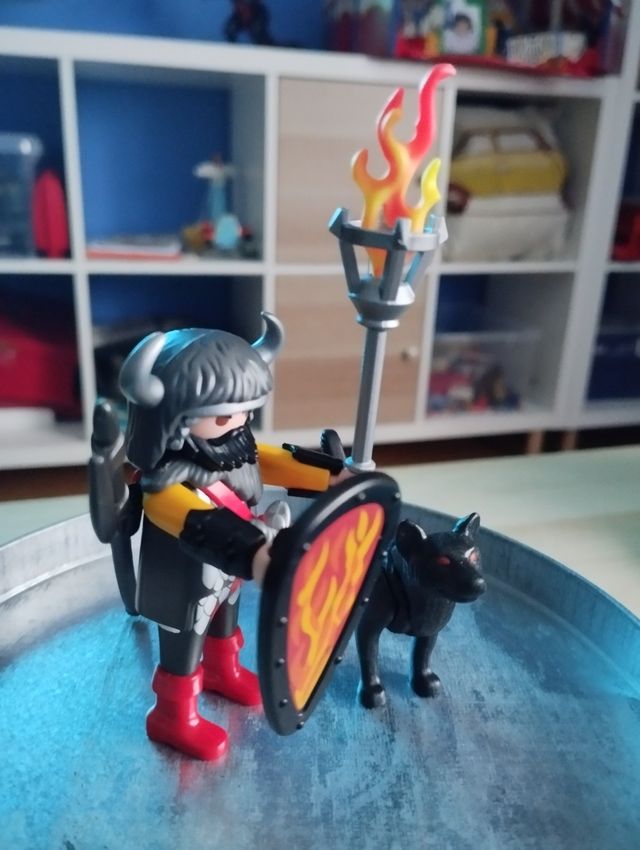 Playmobil guerrero lobo