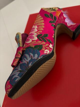 Traje de fallera color fucsia oscuro