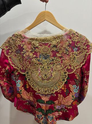 Traje de fallera color fucsia oscuro