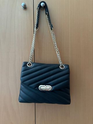 Bolso negro cadena 