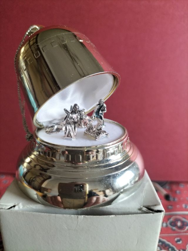 Presepe coppia di piccoli presepi da collezione.