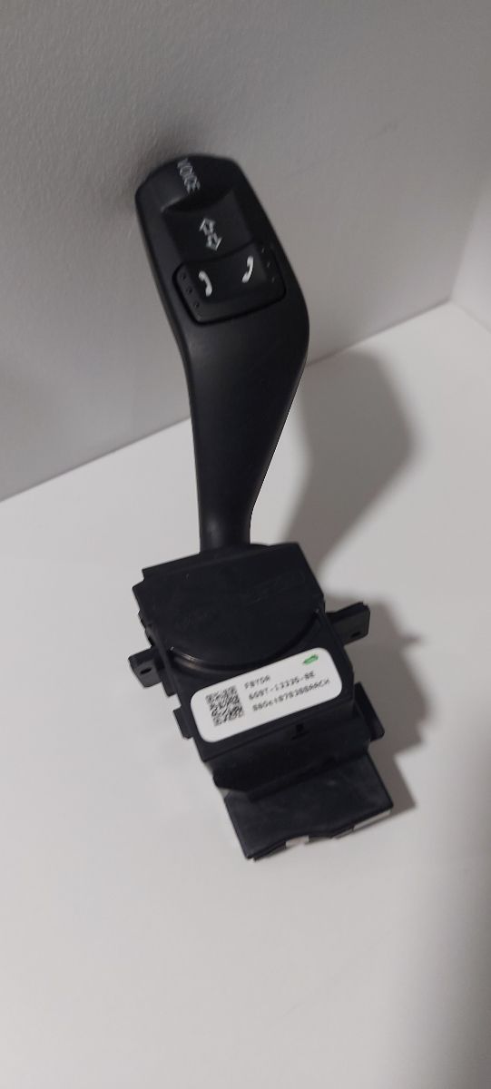 Mando de intermitente y de radio