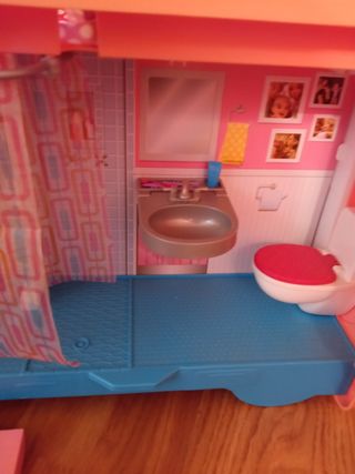 Caravana Barbie con dos muñecas