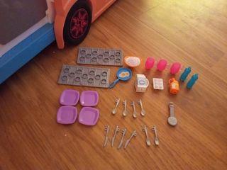 Caravana Barbie con dos muñecas