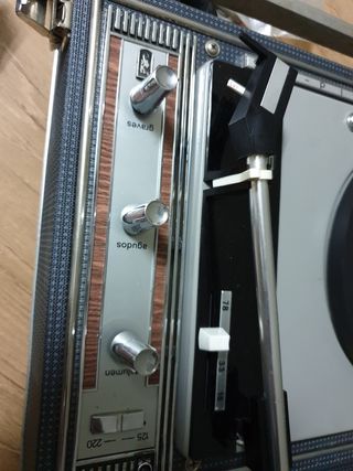 De Wald 545. Tocadiscos maleta vintage 