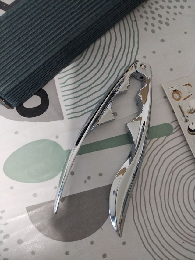 Schiacciandoci posate 