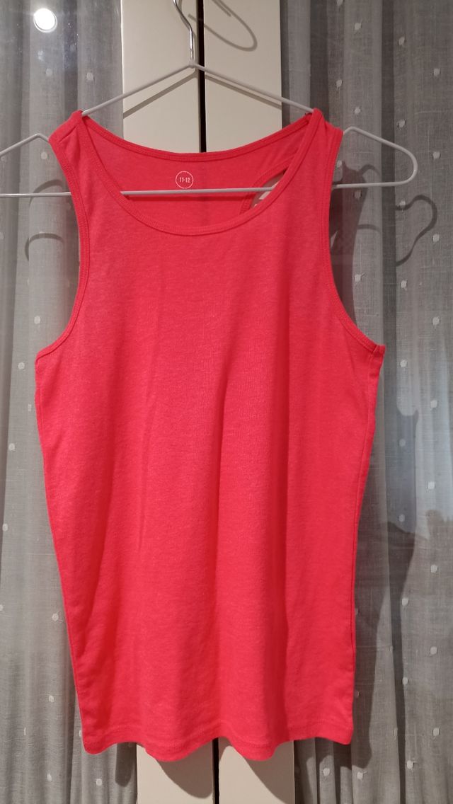 Camiseta fucsia tirantes cruzado