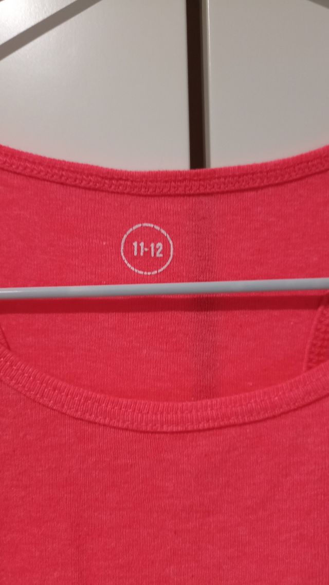 Camiseta fucsia tirantes cruzado