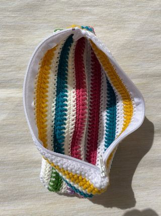 Estuche hecho a mano a ganchillo