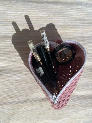 Estuche hecho a mano en ganchillo