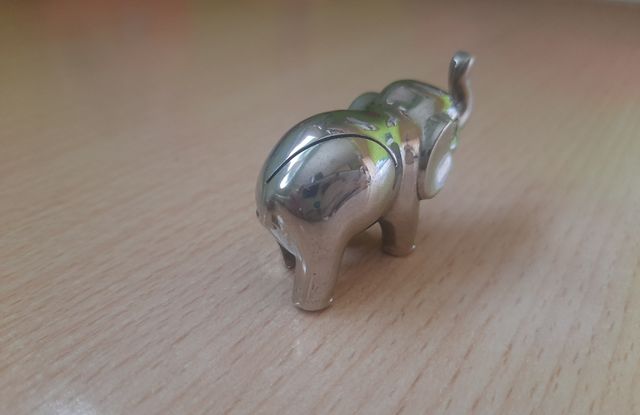 Portafotos elefante metálico de la suerte