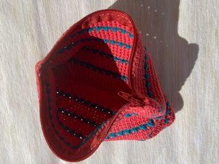 Estuche hecho a mano con ganchillo