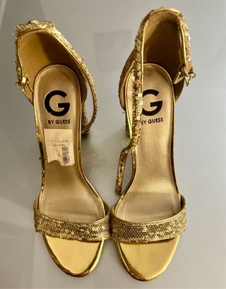 Zandalias BY Guess