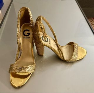 Zandalias BY Guess