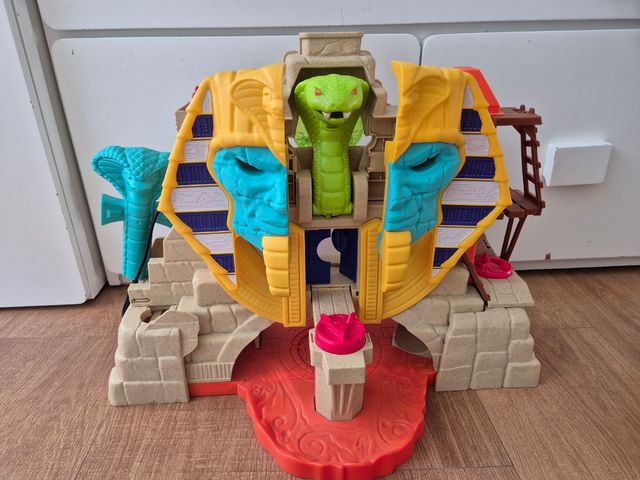 Base pirámide de la serpiente