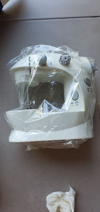 Maquina coser manual. (Venta en persona)