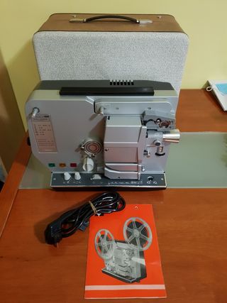 Maquina De Escribir Antigua + Proyector