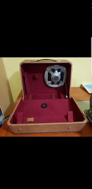 Maquina De Escribir Antigua + Proyector