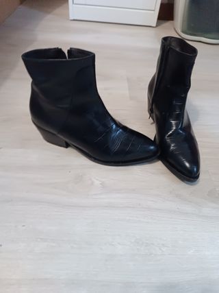 Botín piel chica tacón bajo-talla38