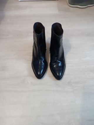Botín piel chica tacón bajo-talla38