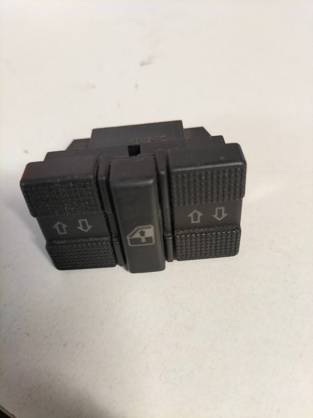 Botonera ventanillas traseras Golf 3