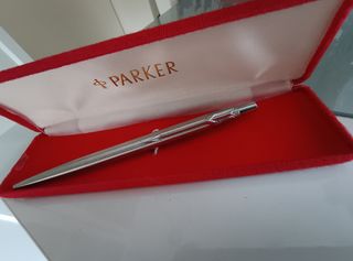 Parker elegante bolígrafo plateado 