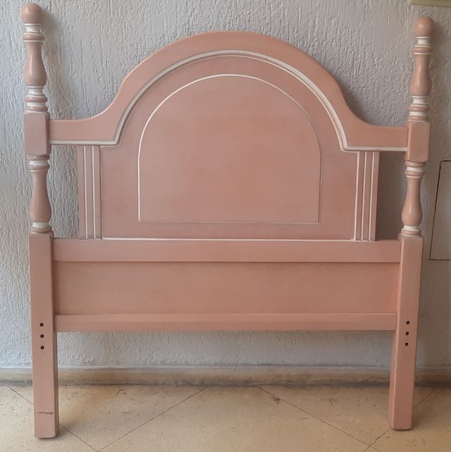 Cabecero cama niña color rosa pastel.