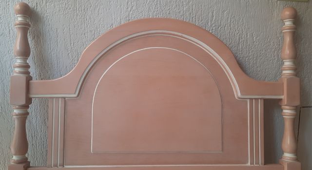 Cabecero cama niña color rosa pastel.