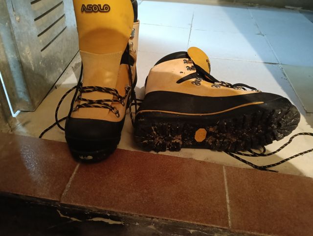 Botas de plástico montaña