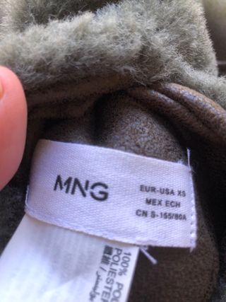 Chaqueton tres cuartos de antelina de Mango 