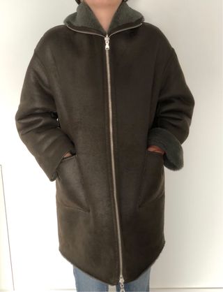 Chaqueton tres cuartos de antelina de Mango 