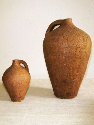 2 CÁNTAROS DE UNA ASA DE TERRACOTA