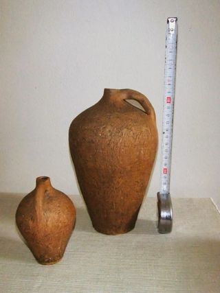 2 CÁNTAROS DE UNA ASA DE TERRACOTA