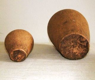 2 CÁNTAROS DE UNA ASA DE TERRACOTA