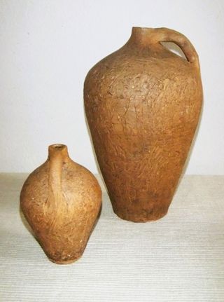 2 CÁNTAROS DE UNA ASA DE TERRACOTA