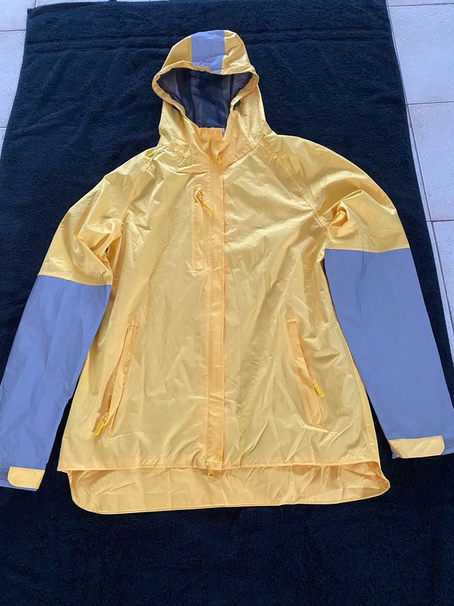 CHAQUETA IMPERMEABLE/CHUBASQUERO FLUORESCENTE