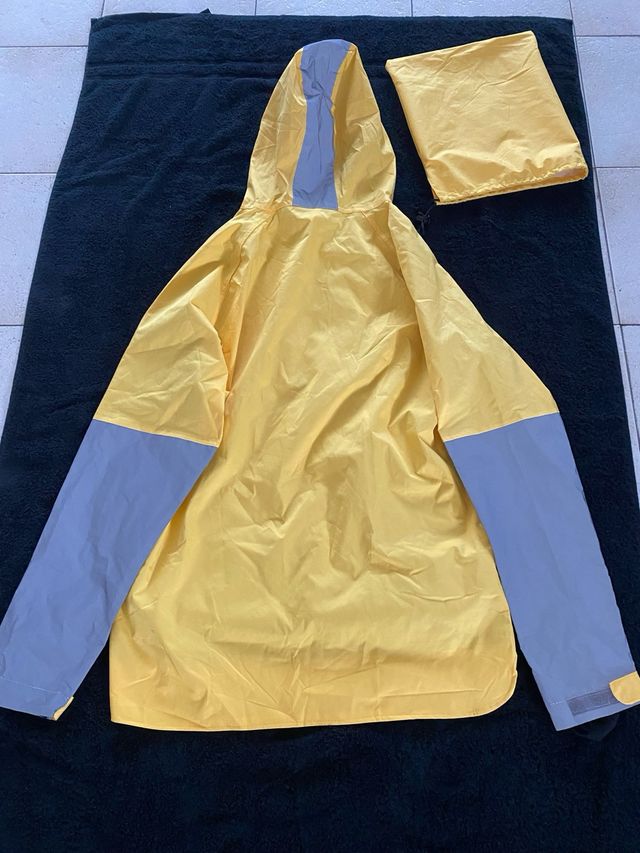 CHAQUETA IMPERMEABLE/CHUBASQUERO FLUORESCENTE