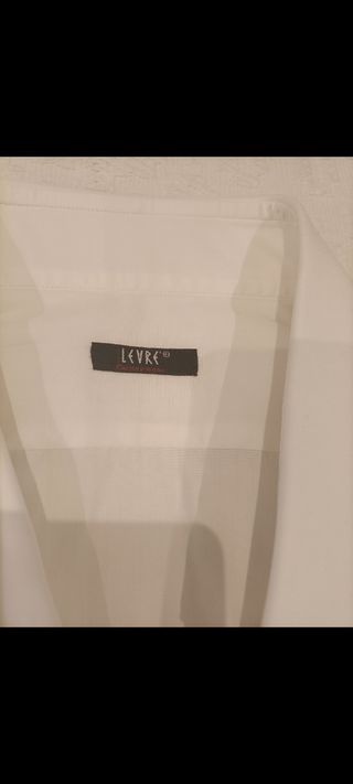 CAMISA CON ETIQUETAS. NUEVO PRECIO 