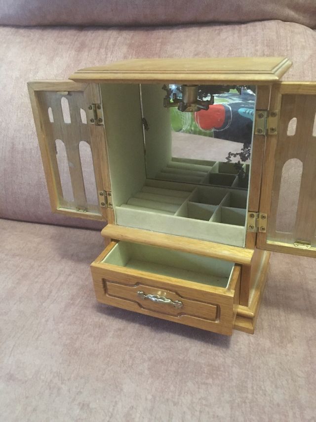 Joyero armario musical