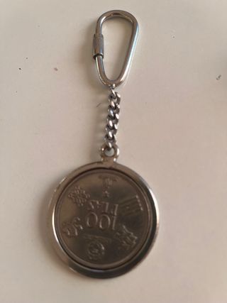 Llavero de moneda de 100 pesetas