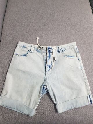 Pantalón vaquero corto hombre.