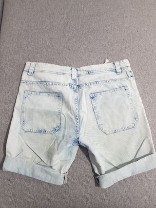 Pantalón vaquero corto hombre.