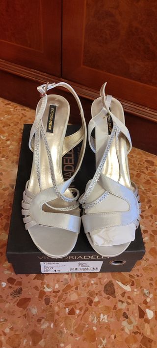 NUEVOS Zapatos plateados fiesta pedreria victoriad