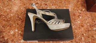 NUEVOS Zapatos plateados fiesta pedreria victoriad