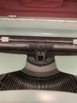 Maquina escribir antigua